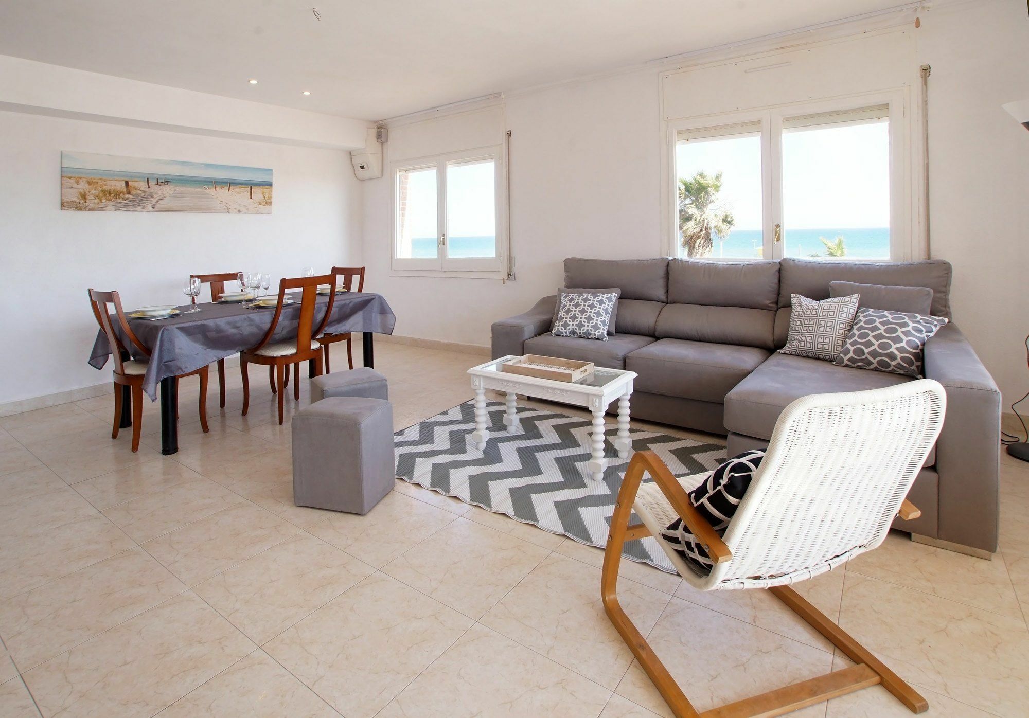 Apartamento Calaluz Be My Guest Castelldefels Exterior foto